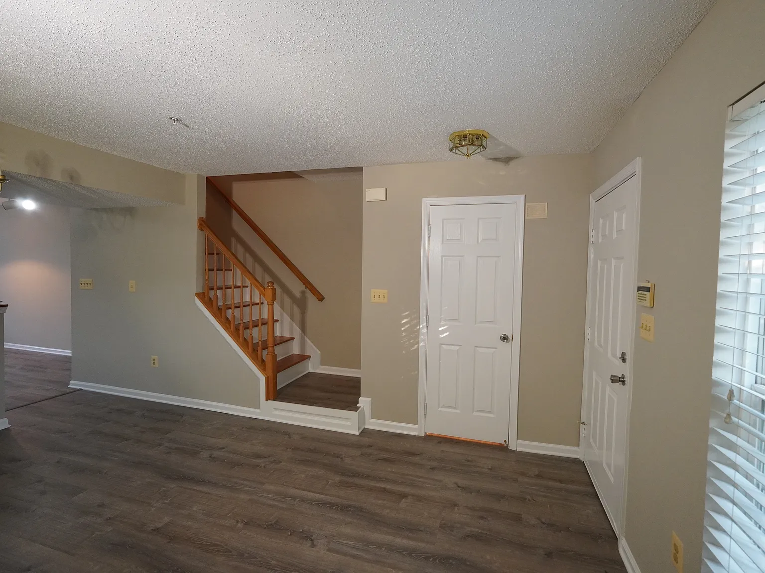 3 bed, 2.5 bath, 1088 sqft, $1,900 — Photo 3