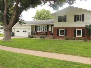 1236 N Hewett Ave, Hastings, NE 68901