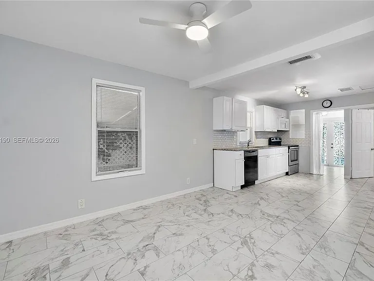 901 NE 38th St #1 — Photo 9
