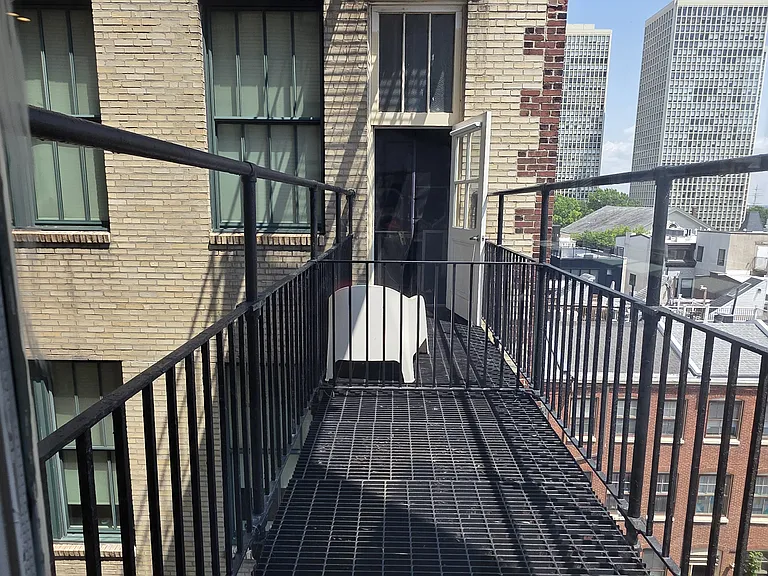 314-22 Walnut St #503 — Photo 17