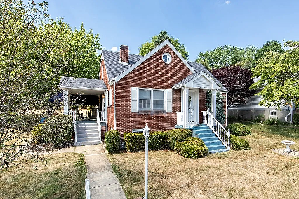 1740 Grant St photo 1
