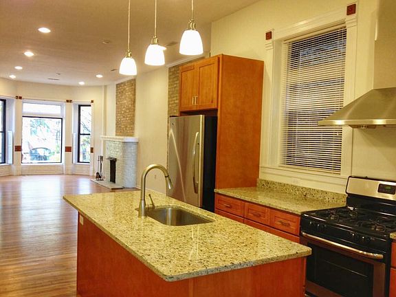 5th image of 633 W Fullerton Pkwy APT 3