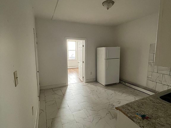 2nd image of 735 Jackson St Floor 3