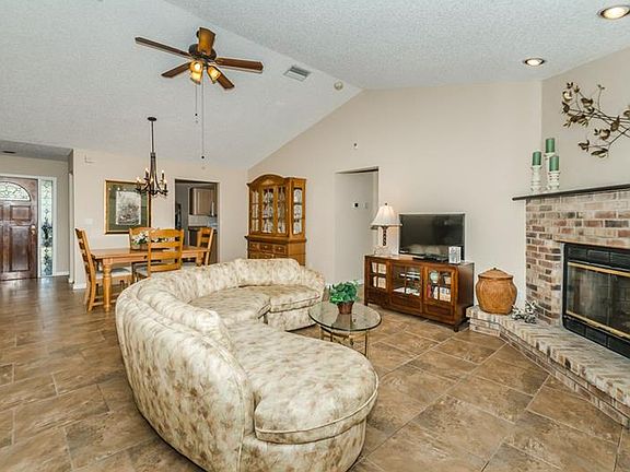 4th image of 2405 Dana Dr