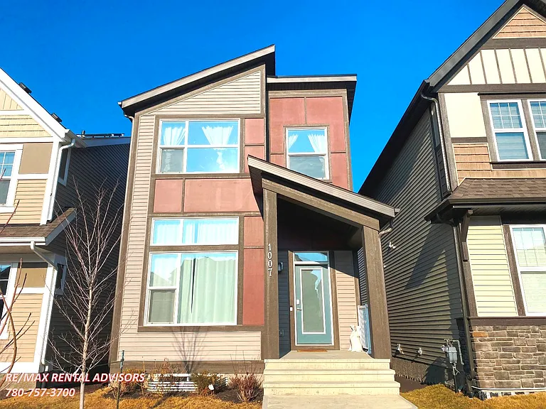 1007 Daniels Loop SW — Photo 1
