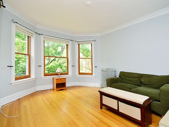 2nd image of 1311 W Cornelia Ave #2