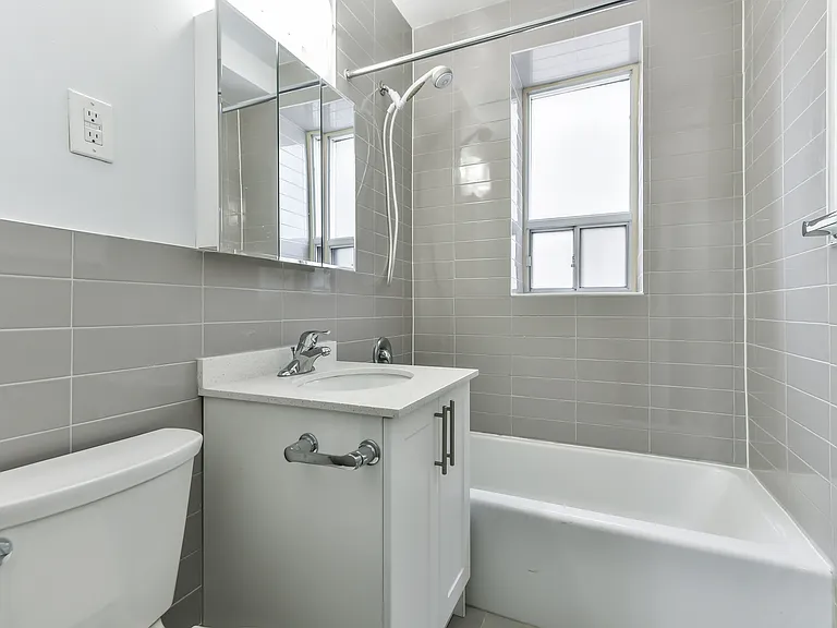 151 Saint George St #405 — Photo 4