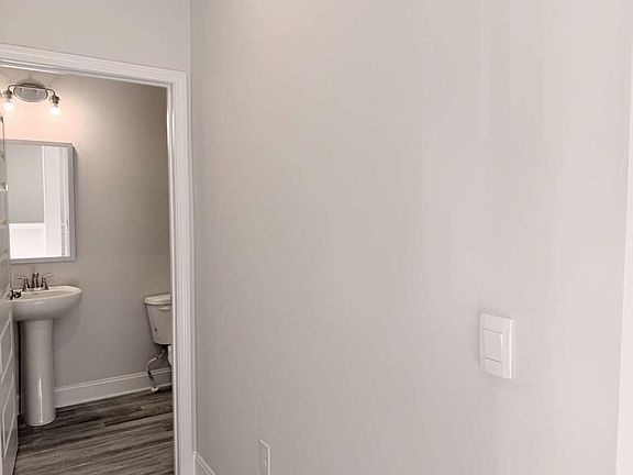 5th image of 442 Magnolia Grove Pl