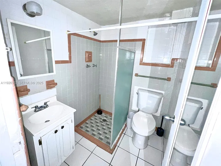 227 Phoenetia Ave #3 — Photo 4