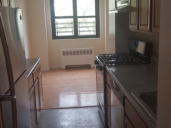 2nd image of 1737 Mansion St #6C