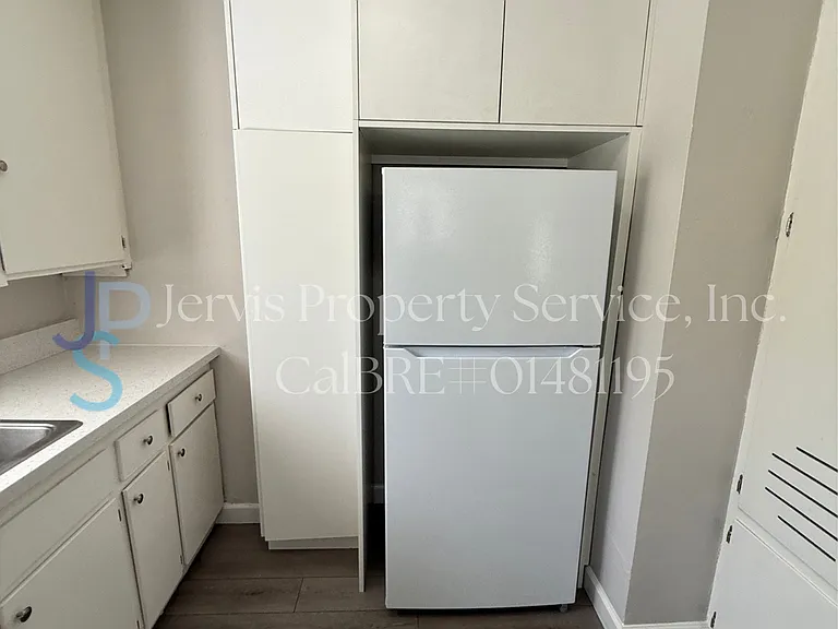 6017 Pine Ave #B — Photo 7