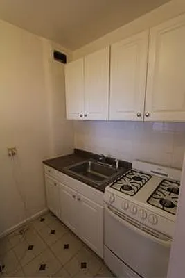 Rented by Robyn Lee, LREB | media 20