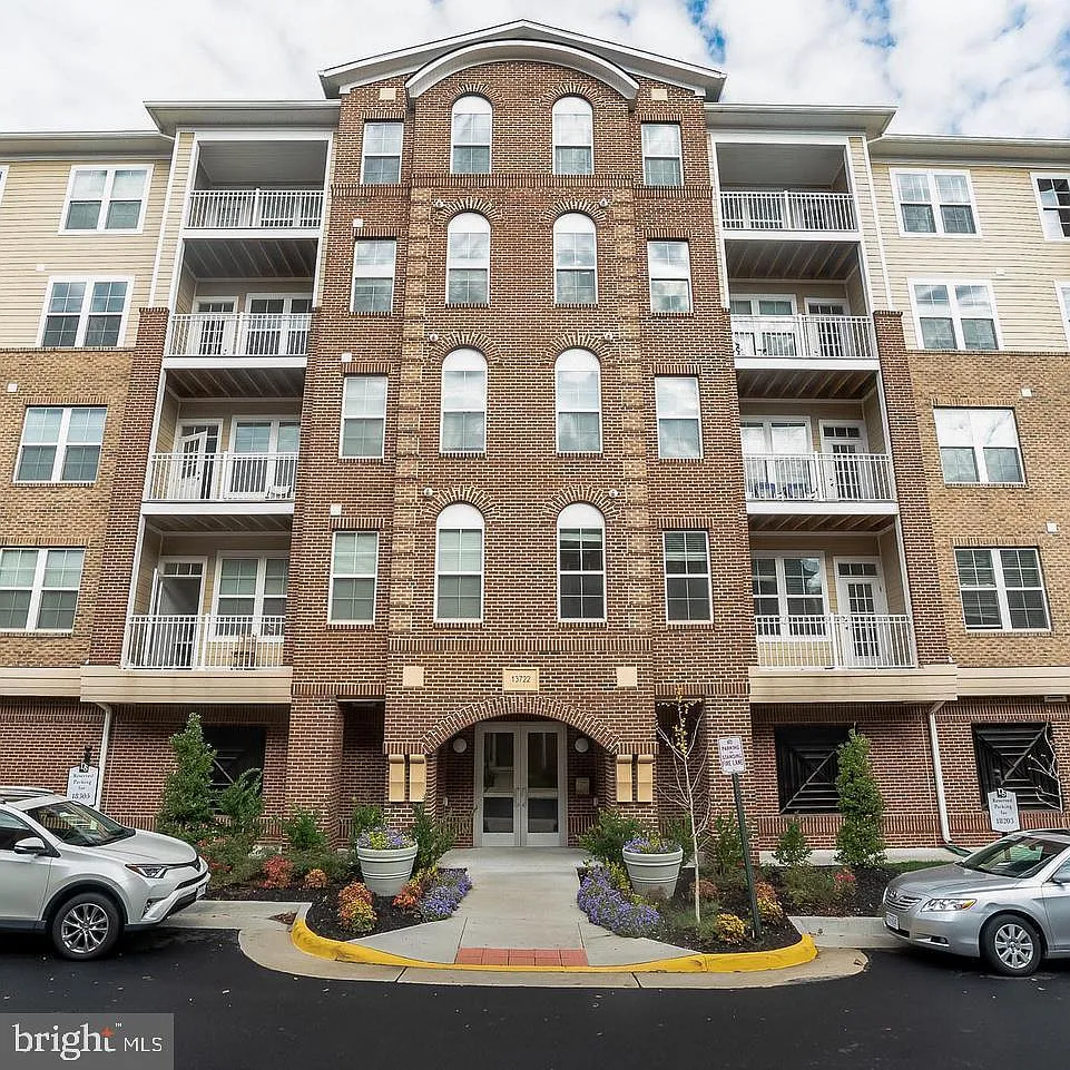 2 bed, 2.0 bath, 1323 sqft, $2,900 — Photo 1