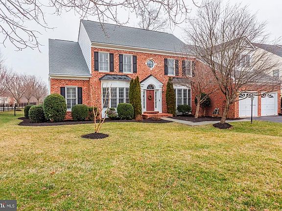 3rd image of 4800 Charter Ct