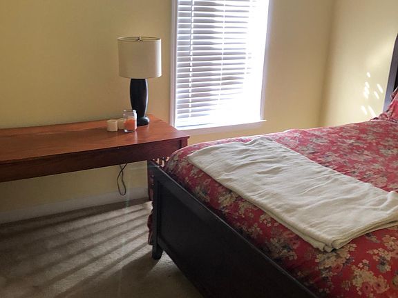 5th image of 208 Edinburg Way