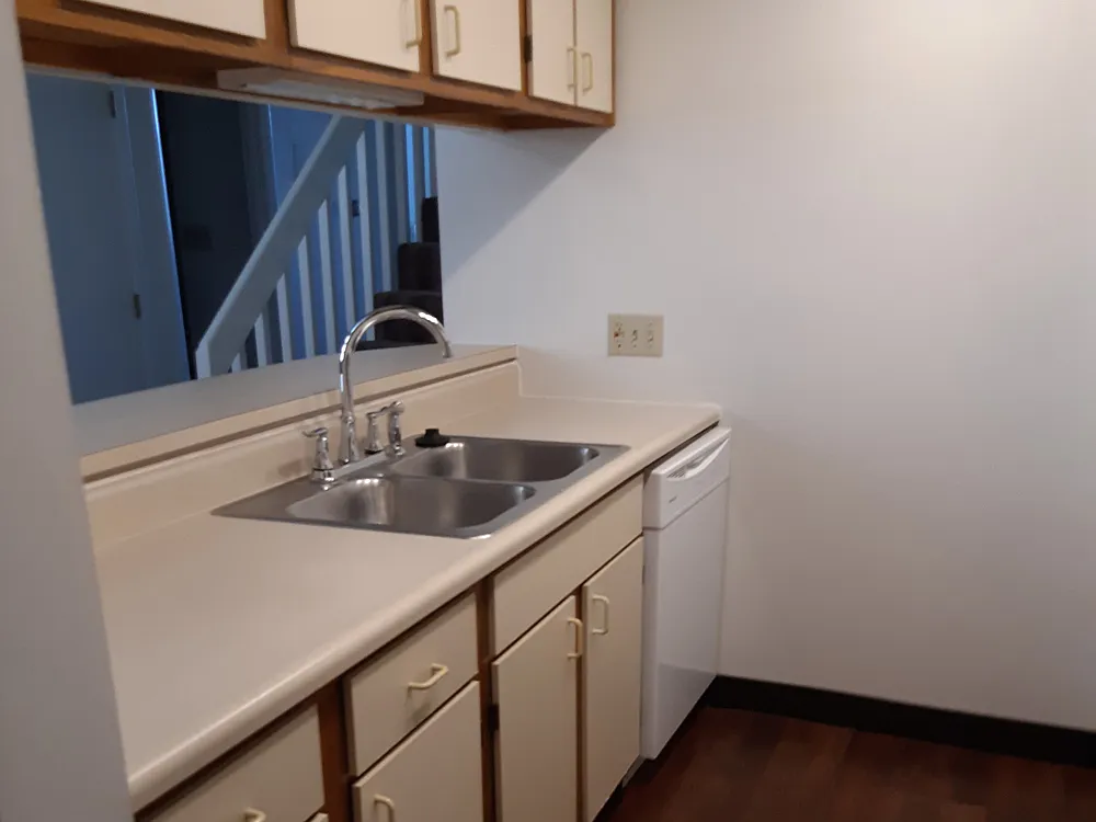 1 bed, 800 sqft, $1,100 — Photo 3