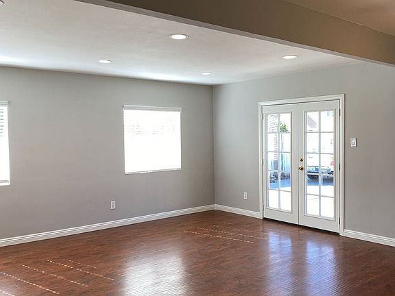 3rd image of 6019 Loma Ave