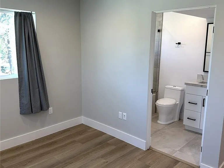 14247 Sylvan St #C — Photo 10