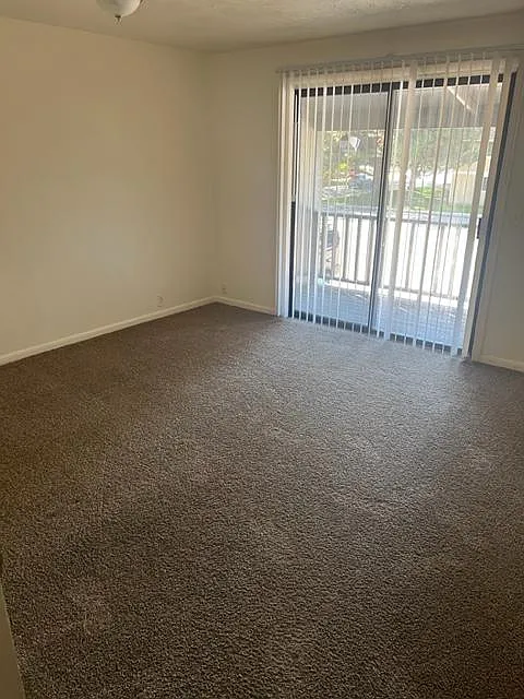 2 bed, 1.5 bath, 940 sqft, $1,560 — Photo 4