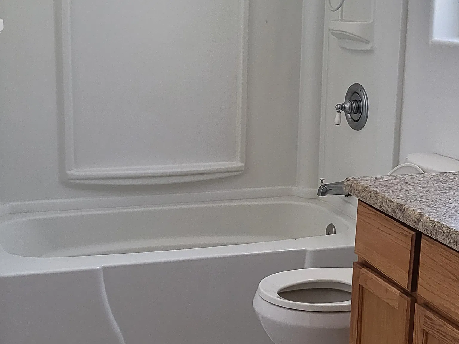 1 bed, 950 sqft, $1,750 — Photo 2