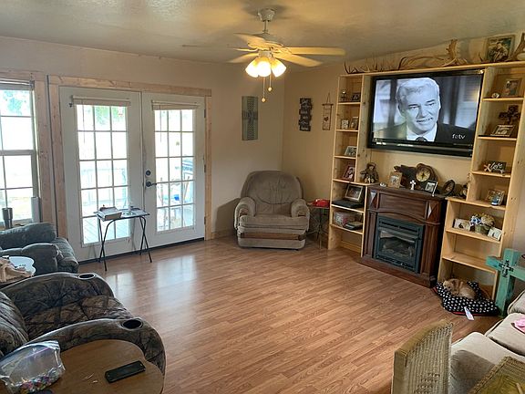 2nd image of 2200 Lois Ln