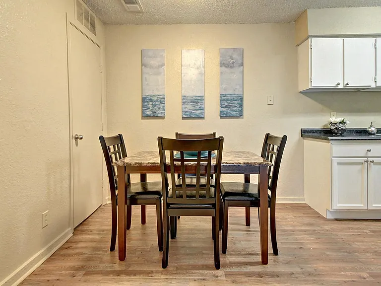 Sawmill Apartments — Photo 20