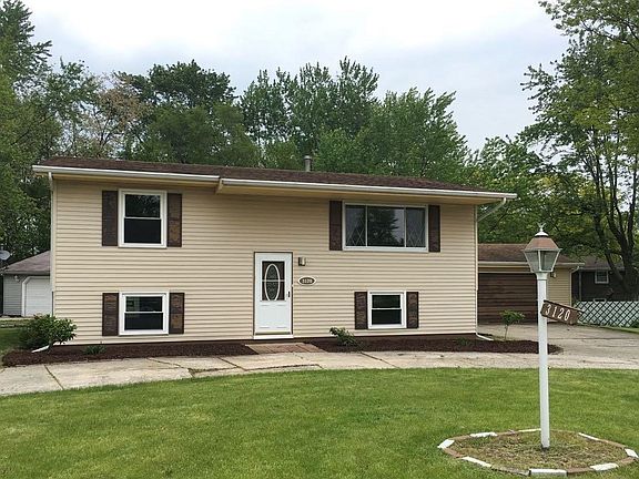 2nd image of 3120 W 75th Pl