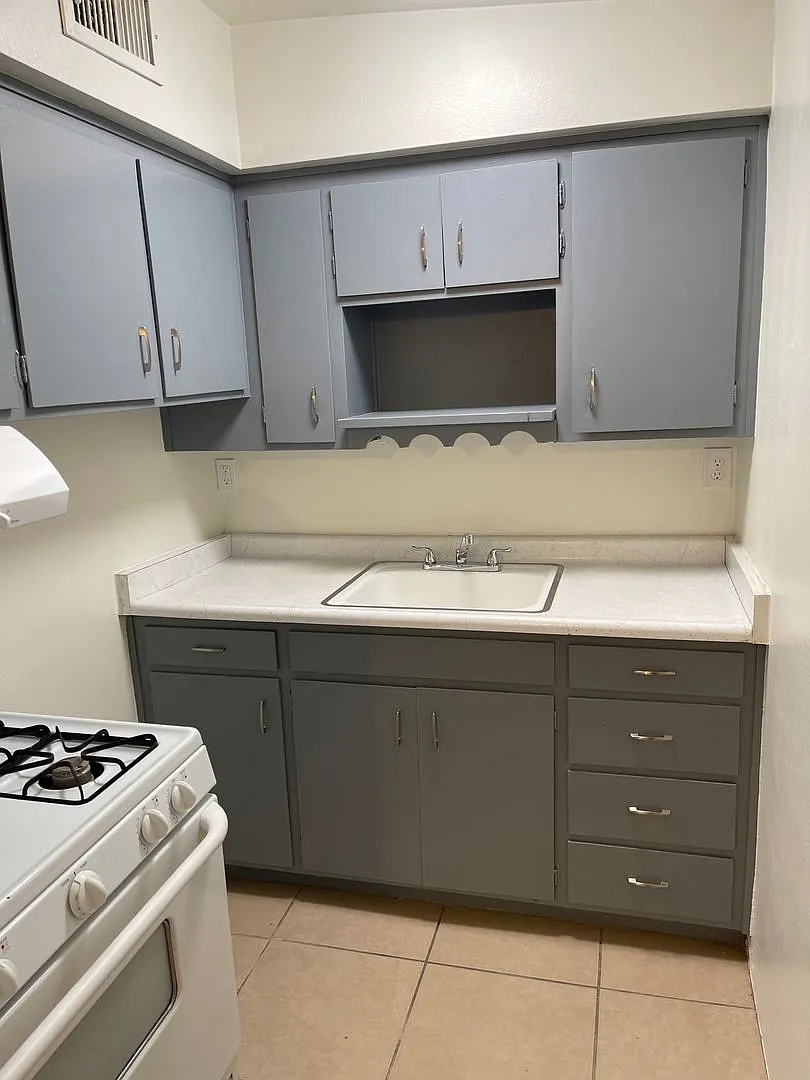 Fontana Court Apartments — Photo 1