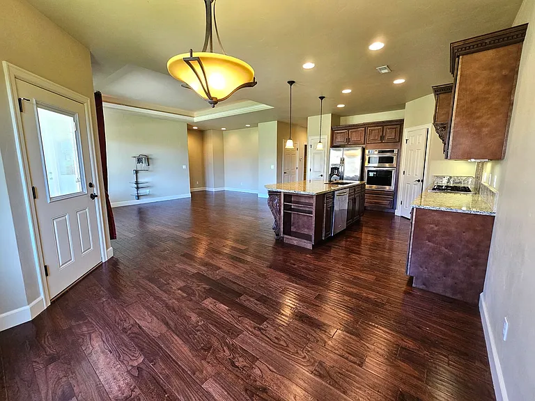 2817 Tuscanna Dr — Photo 2