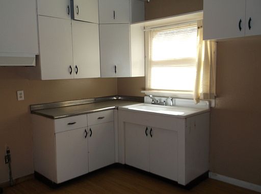 4th image of 3712 SE 23rd St