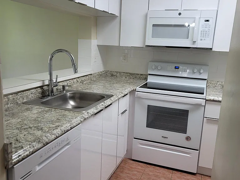892 NW 92nd Ave — Photo 5