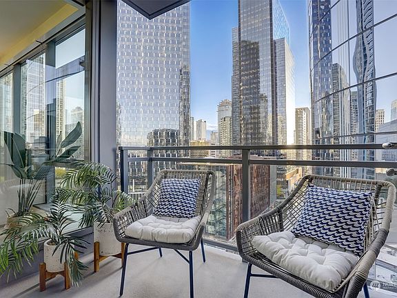 4th image of 820 Blanchard Street #1307