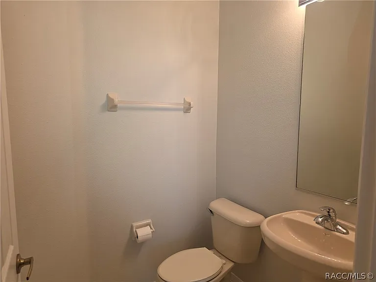 1641 N Shadowview Path — Photo 8