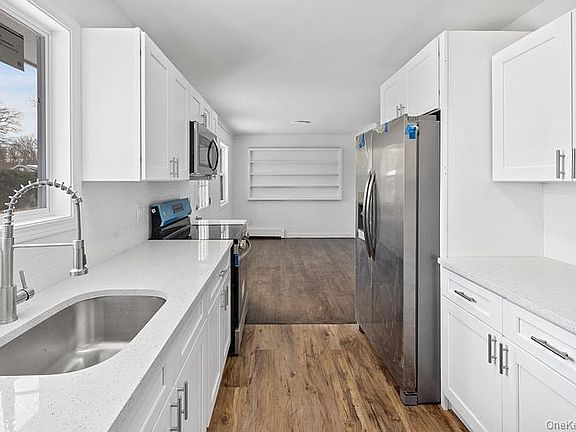 2nd image of 15 Gardiners Road