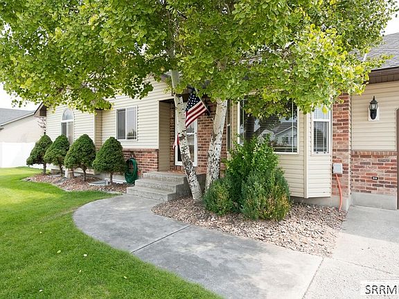 2nd image of 619 S Holladay Cir