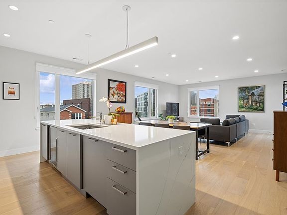 5th image of 550 N Ogden Ave #4N