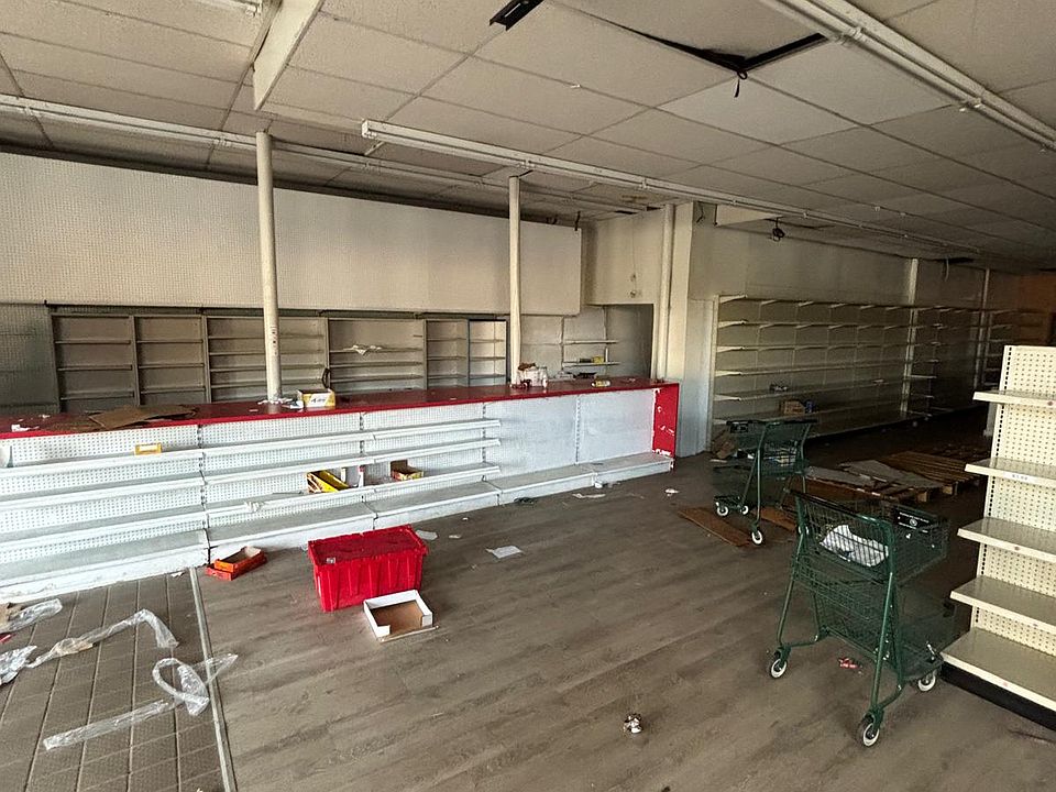 2nd image of 975 Broadway St