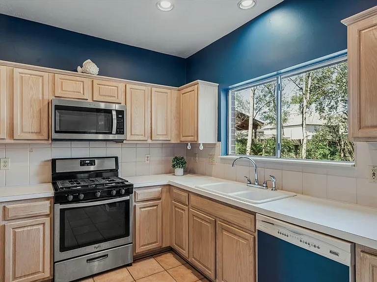 2630 Lakeway Dr — Photo 11