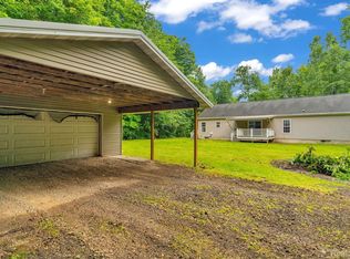 6917 Chase Lake Rd, Fowlerville, MI 48836