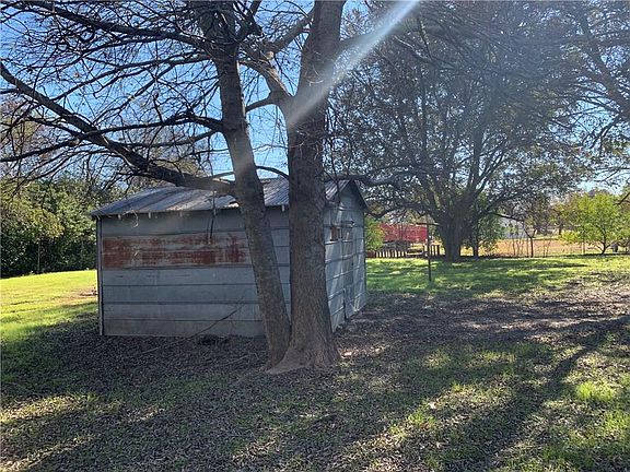 5th image of 701 Harrel Ave