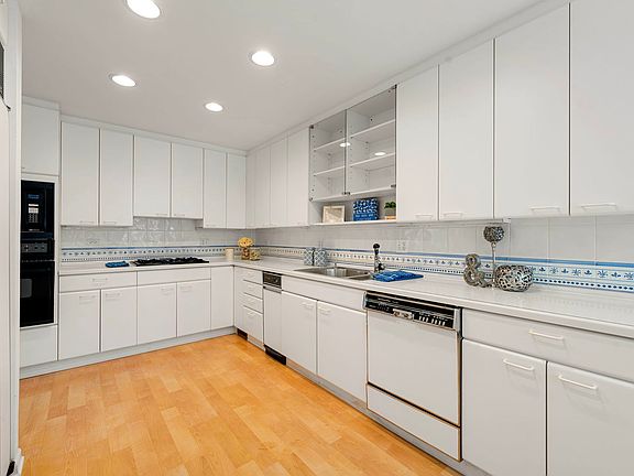 5th image of 504 Burr Oak Pl #504