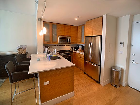 4th image of 251 7th St APT 4E