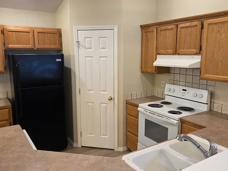 4004 E Park Ridge Dr — Photo 4
