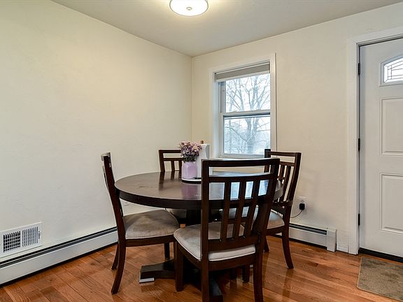 3rd image of 19-21 Chestnut St