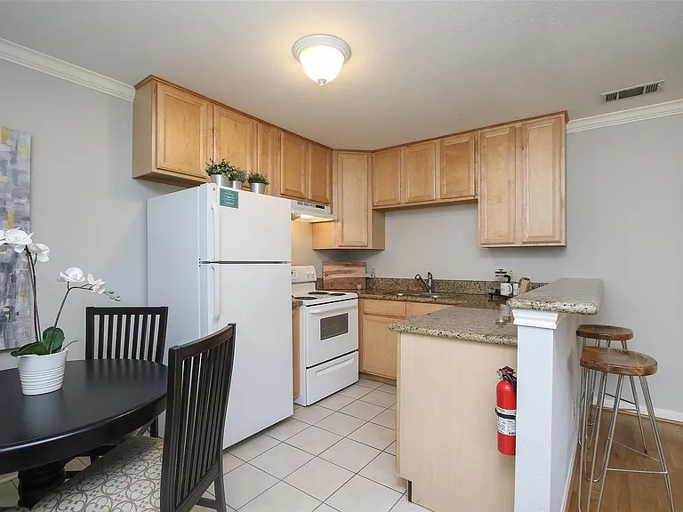 1307 Welch St #3 — Photo 9