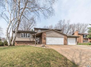 4201 S Woodwind Ln, Sioux Falls, SD 57103