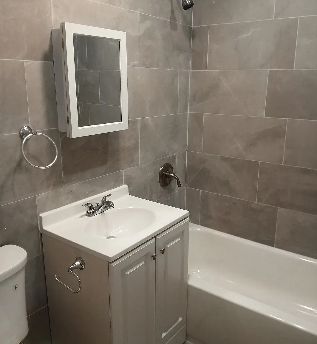 3 bed, 1300 sqft, $3,532 — Photo 2