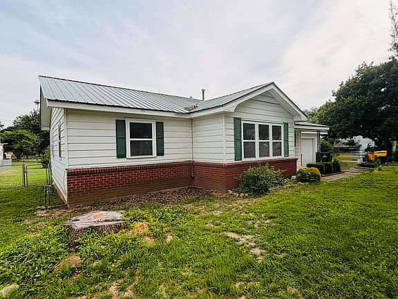 4th image of 204 W Oak Street
