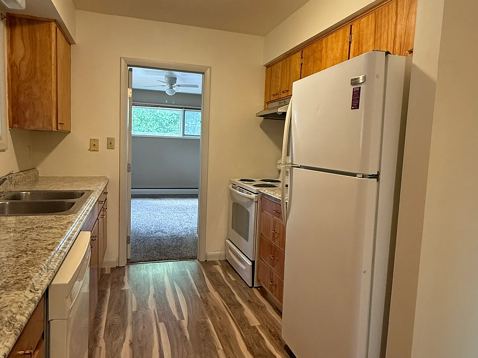 2 bed, 1200 sqft, $1,500 — Photo 4