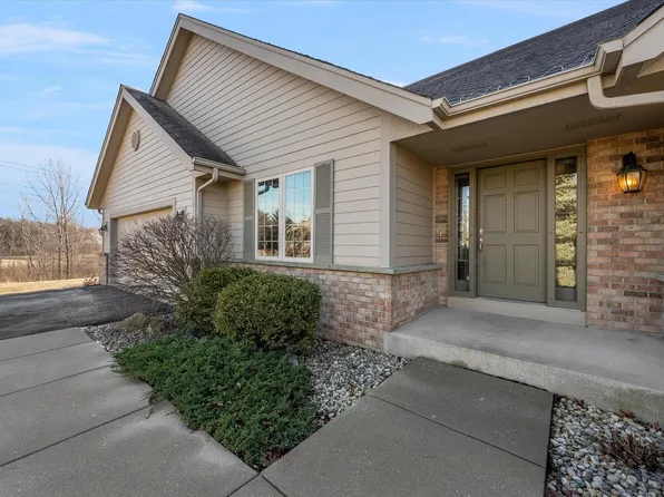 10721 North Oxford COURT, Mequon, WI 53092